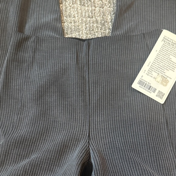 lululemon Ribbed Softstreme Zip-Leg HR Crop 25" BLK Ribbed Joggers Sz 2 NWT - Picture 3 of 6